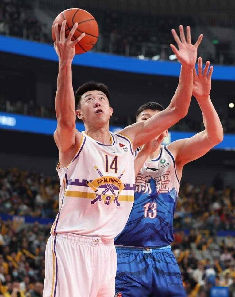 新疆男篮在主场力克江苏队，延续不败战绩的简单介绍