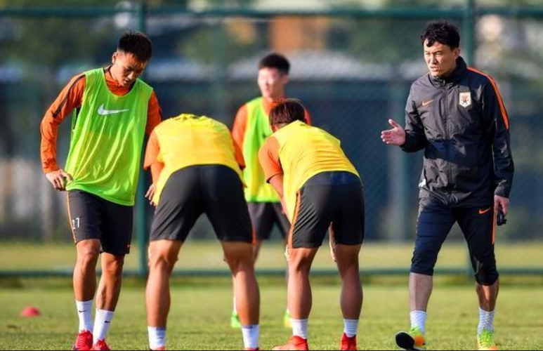 顶尖球队交锋,冠军赛季态势紧张 顶尖球队交锋,冠军赛季态势紧张