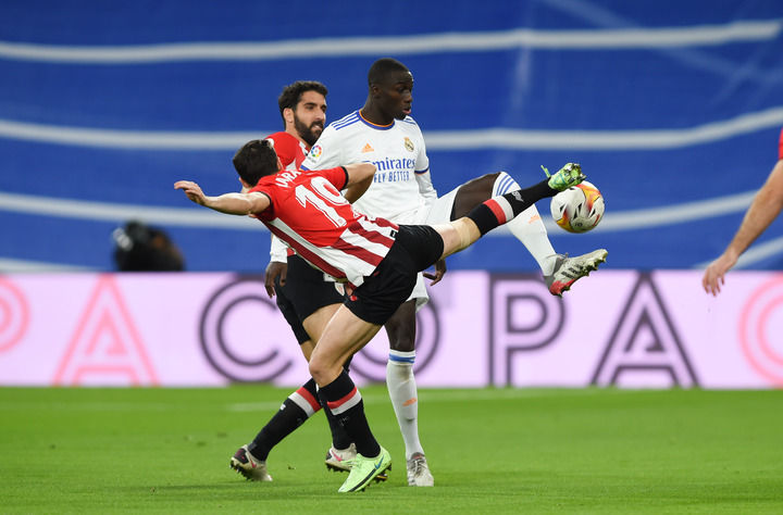 巴黎主场击败亚眠，继续领跑积分榜的简单介绍