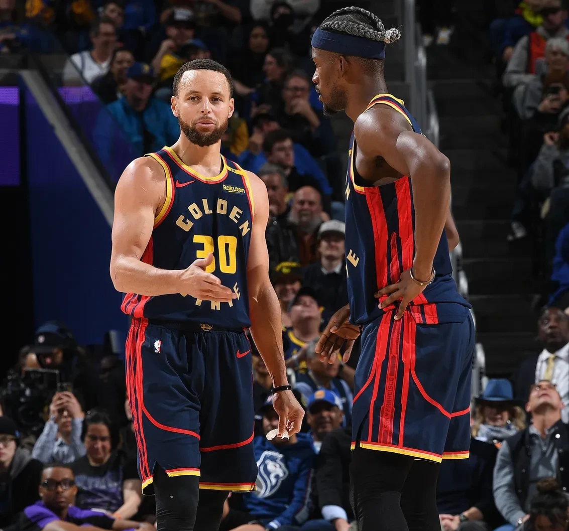 勇士客场绝杀森林狼，库里砍下35分