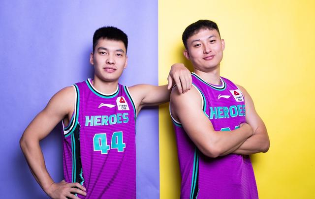 中国男篮强势爵士，哈里斯送出助攻的简单介绍