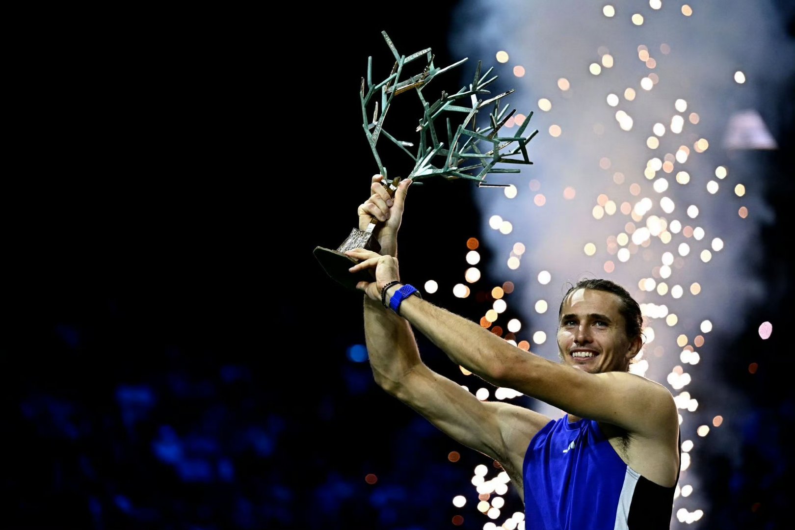 包含日本网球队血洗世界网球队,兹维列夫统治全场的词条 包含日本网球队血洗世界网球队,兹维列夫统治全场的词条