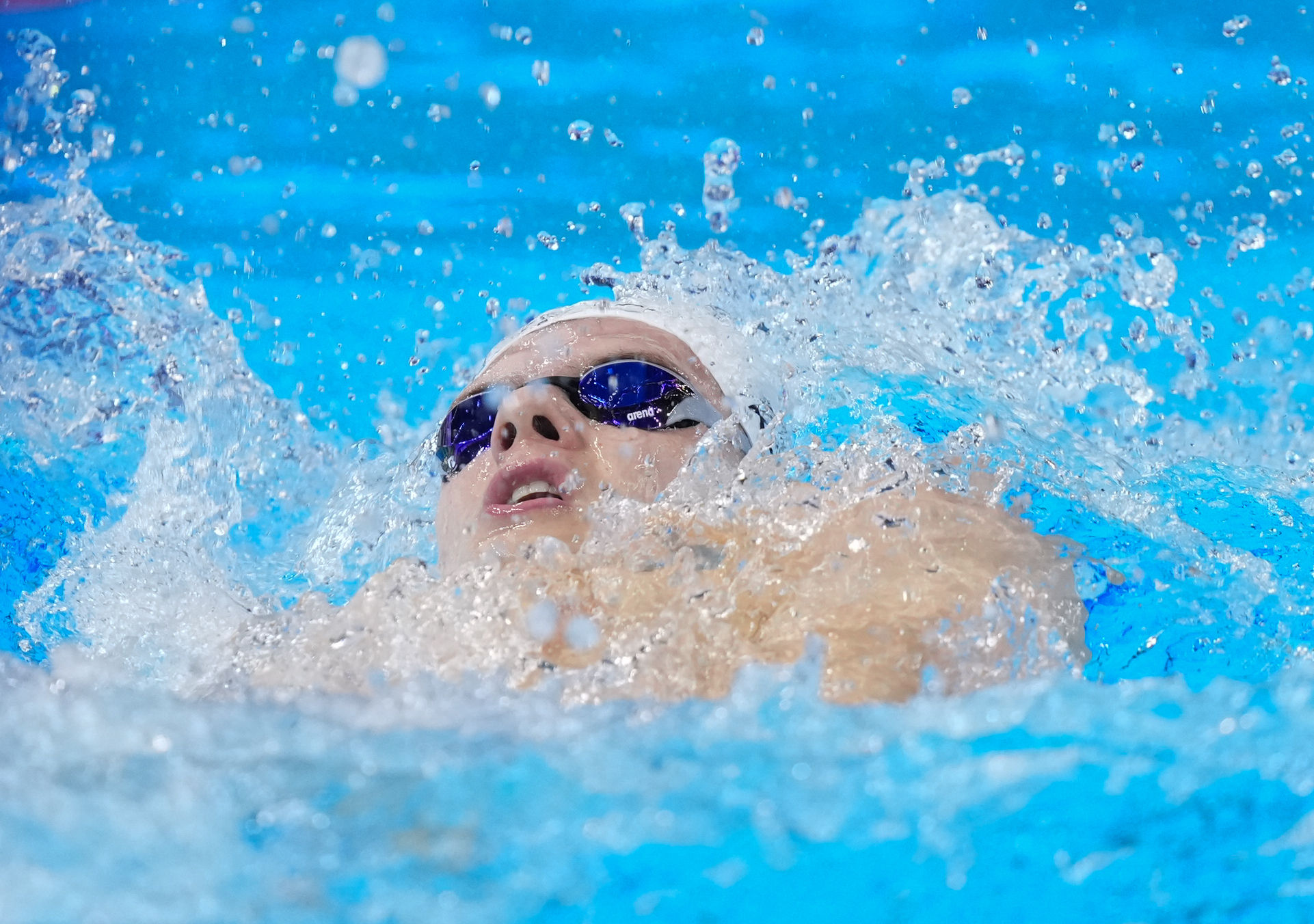 包含游泳选手刷新世界纪录,震撼全场的词条 包含游泳选手刷新世界纪录,震撼全场的词条